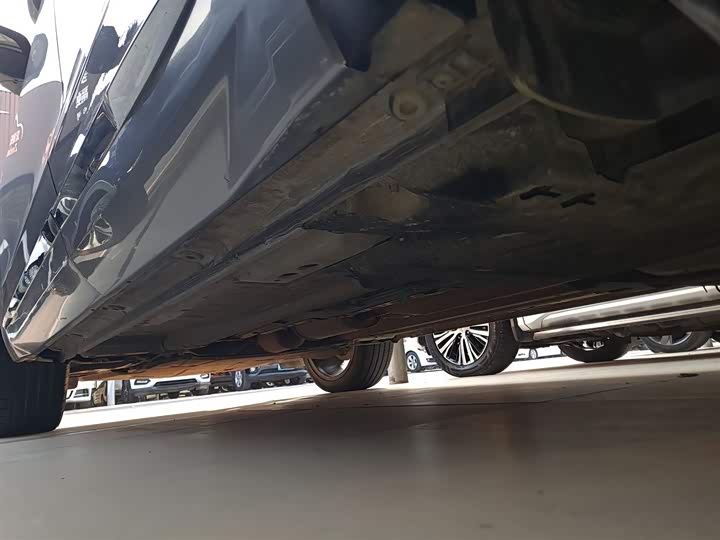 Фото 22 - Geely Monjaro