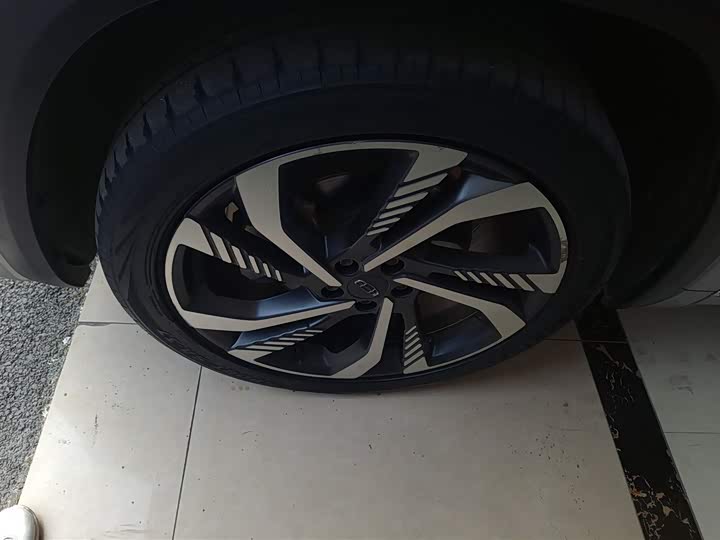 Фото 23 - Geely Monjaro