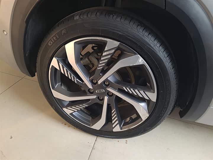 Фото 26 - Geely Monjaro