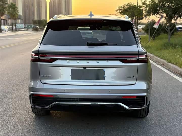 Фото 6 - Geely Monjaro