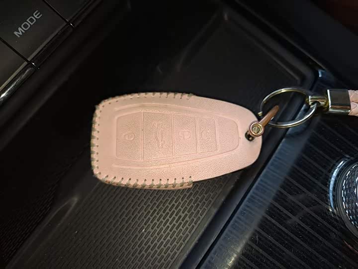 Фото 9 - Geely Monjaro