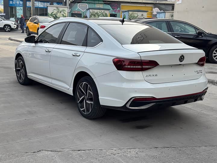 Фото 8 - Volkswagen Lavida