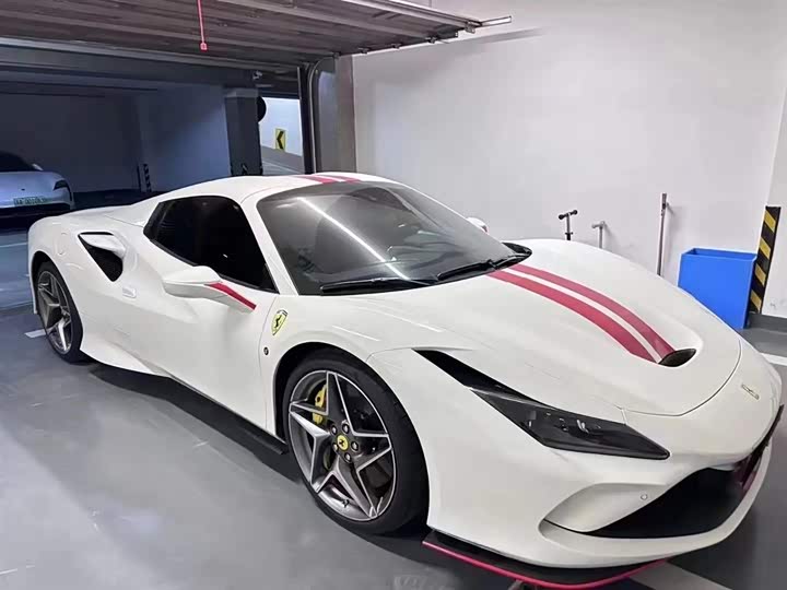 Фото 3 - Ferrari F8