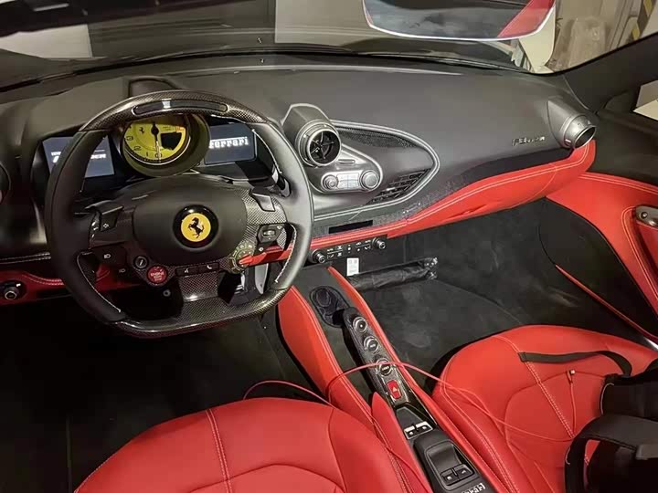 Фото 4 - Ferrari F8