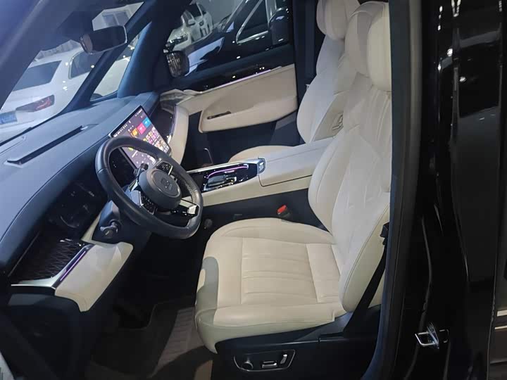 Фото 15 - Zeekr 009