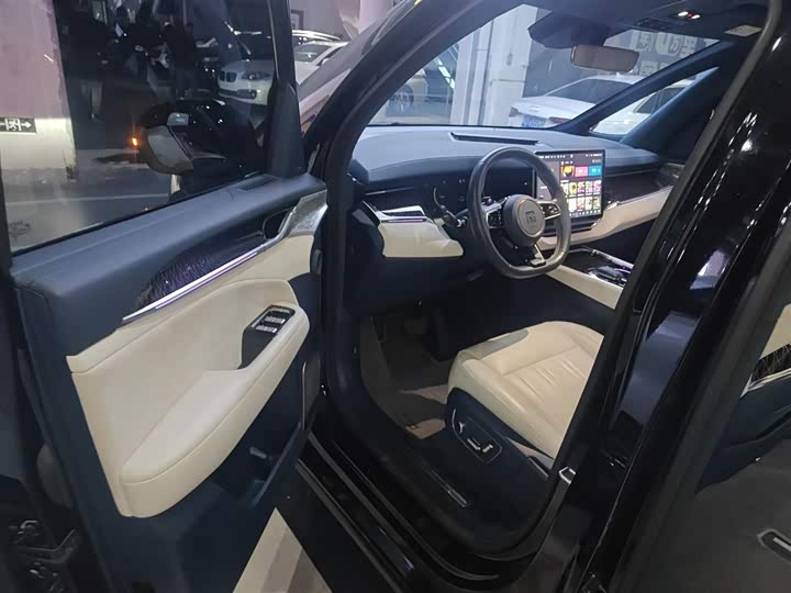 Фото 16 - Zeekr 009