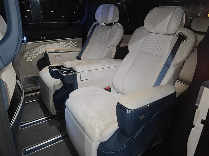 Фото 17 - Zeekr 009