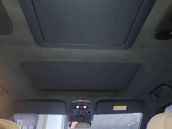 Фото 18 - Zeekr 009