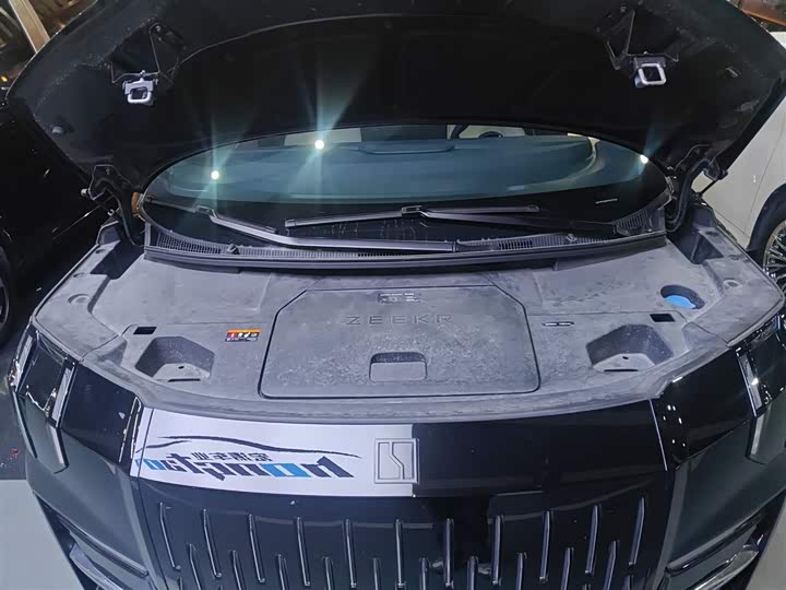 Фото 20 - Zeekr 009