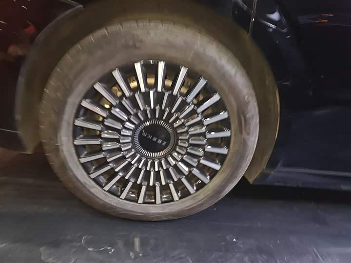 Фото 26 - Zeekr 009