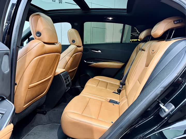 Фото 12 - Cadillac XT4