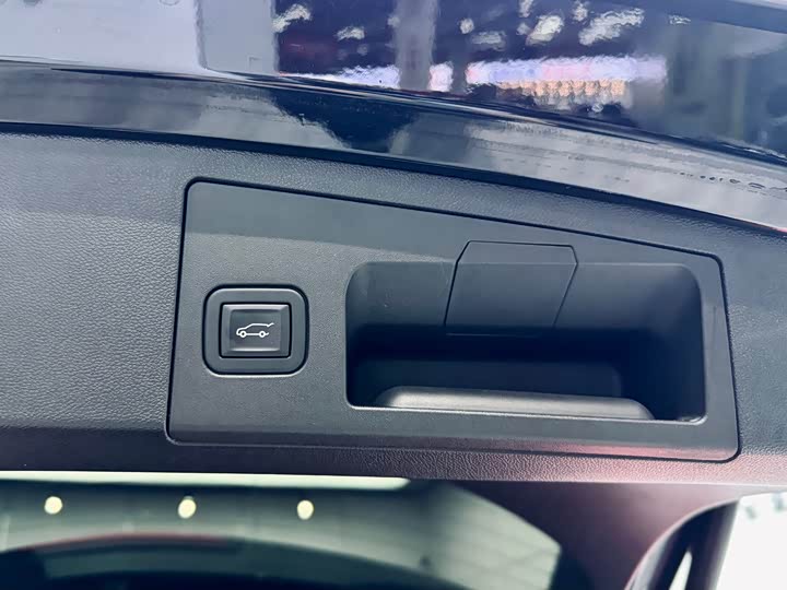 Фото 17 - Cadillac XT4