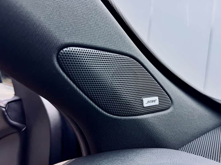 Фото 22 - Cadillac XT4