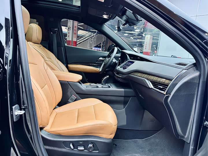 Фото 23 - Cadillac XT4