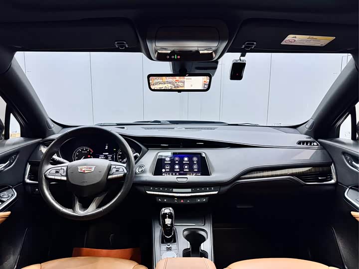 Фото 25 - Cadillac XT4