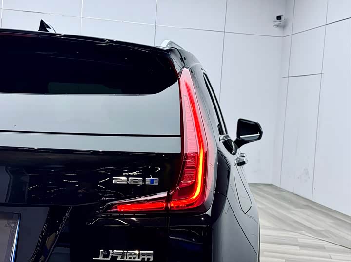 Фото 8 - Cadillac XT4