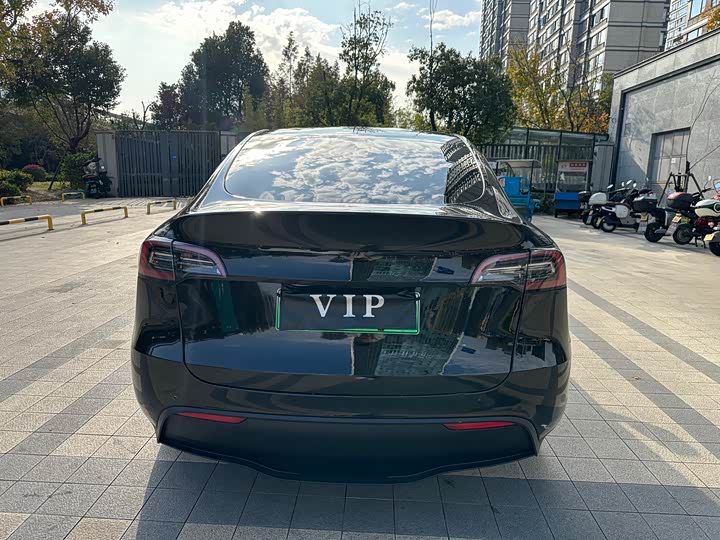 Фото 11 - Tesla Model Y