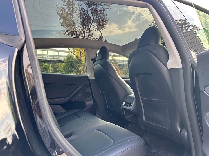 Фото 8 - Tesla Model Y