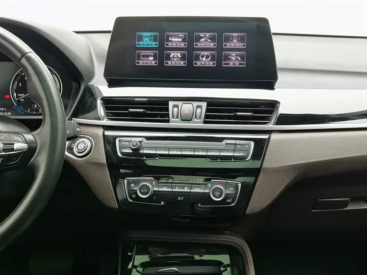 Фото 12 - BMW X1