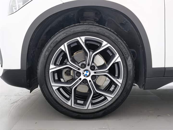 Фото 17 - BMW X1