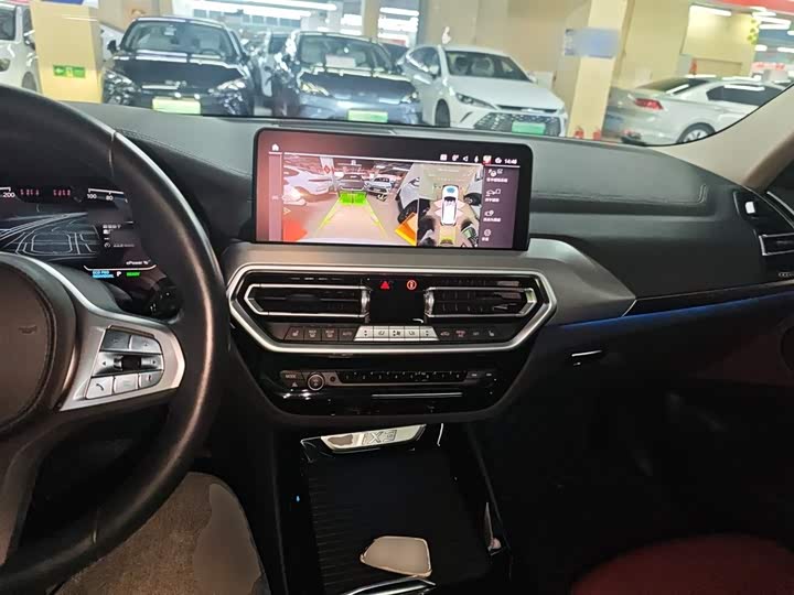 Фото 10 - BMW iX3