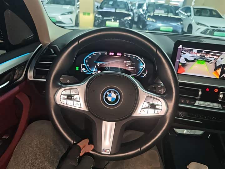 Фото 11 - BMW iX3