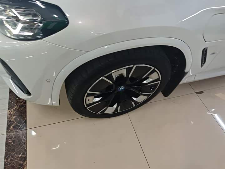 Фото 23 - BMW iX3