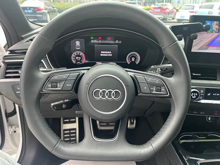 Фото 12 - Audi A4L