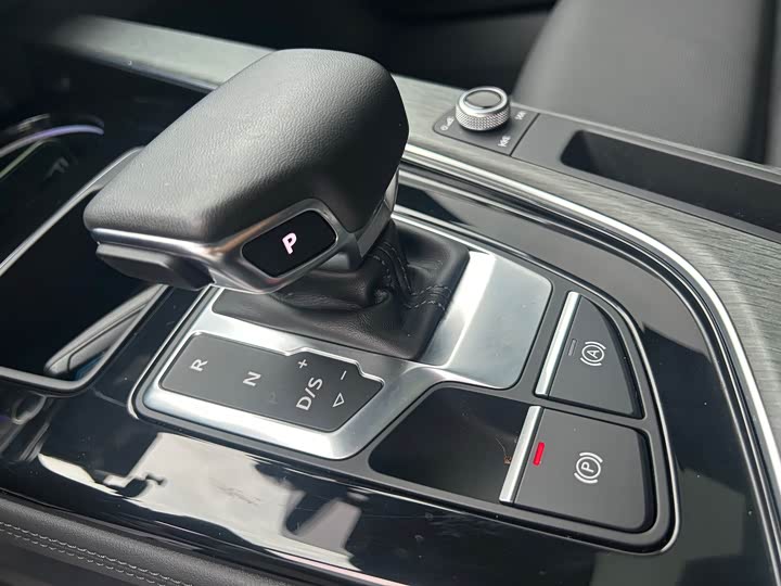 Фото 14 - Audi A4L