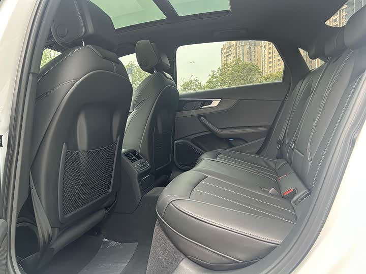 Фото 15 - Audi A4L