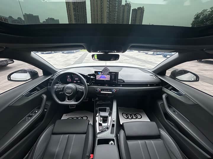 Фото 18 - Audi A4L