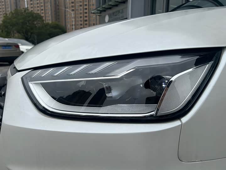 Фото 20 - Audi A4L