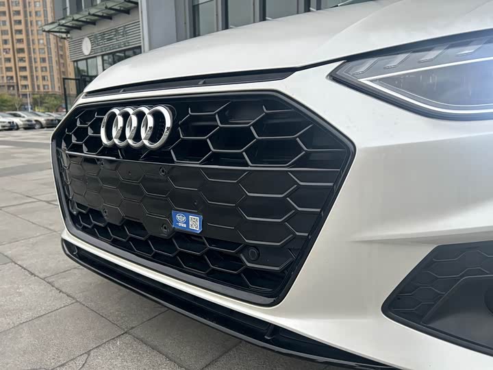 Фото 22 - Audi A4L