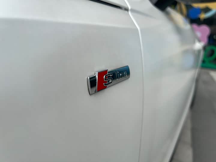 Фото 24 - Audi A4L