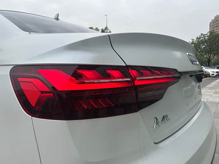 Фото 27 - Audi A4L