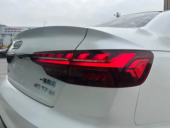 Фото 28 - Audi A4L