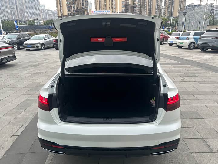 Фото 31 - Audi A4L