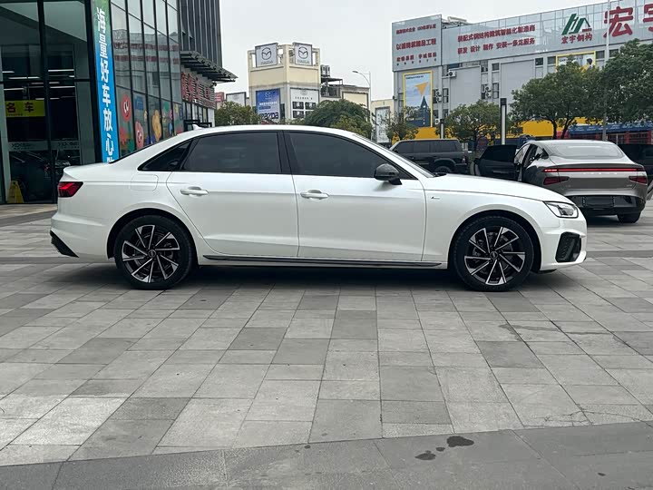 Фото 4 - Audi A4L