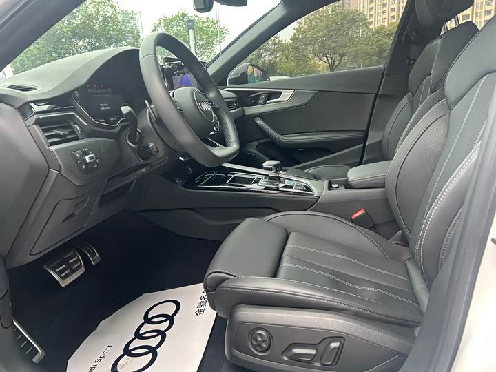 Фото 8 - Audi A4L