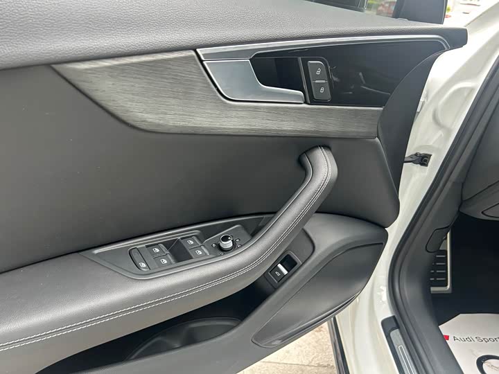 Фото 9 - Audi A4L