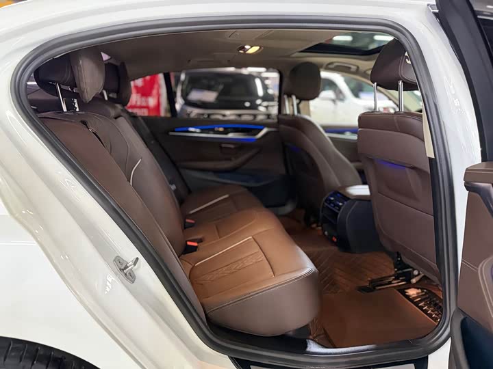 Фото 10 - BMW 5 Series