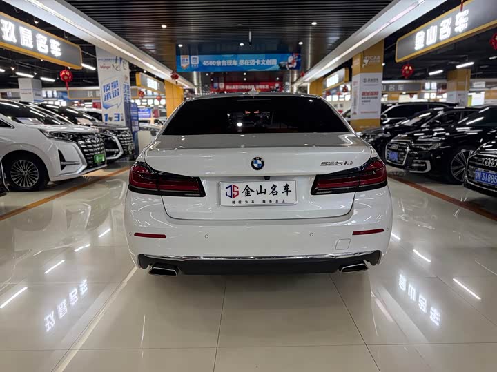 Фото 13 - BMW 5 Series