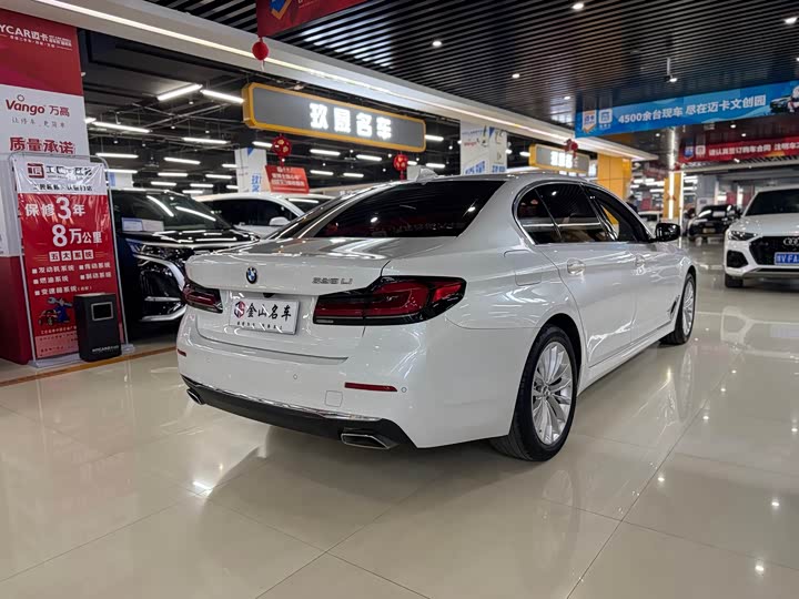 Фото 14 - BMW 5 Series