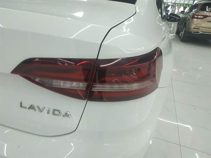 Фото 8 - Volkswagen Lavida