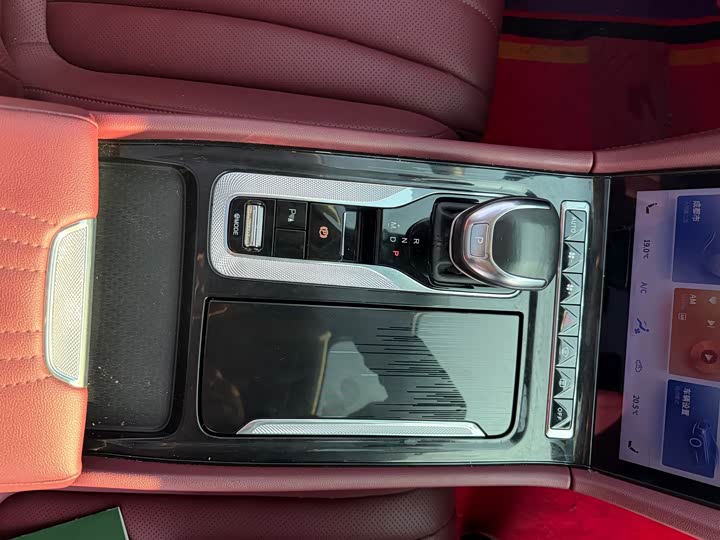 Фото 10 - Hongqi H5