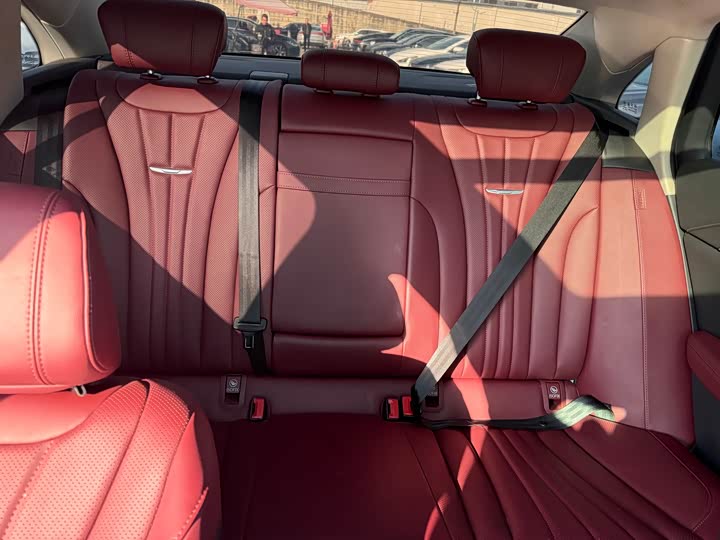 Фото 12 - Hongqi H5