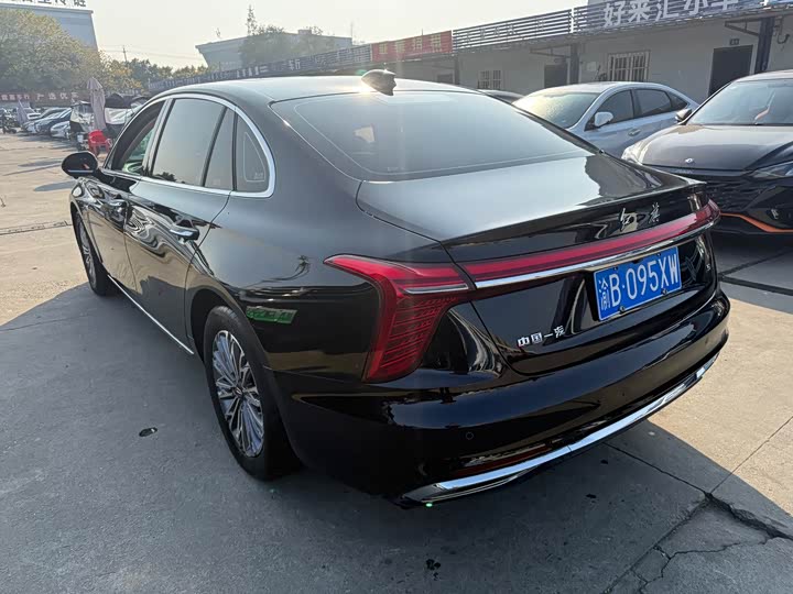 Фото 14 - Hongqi H5