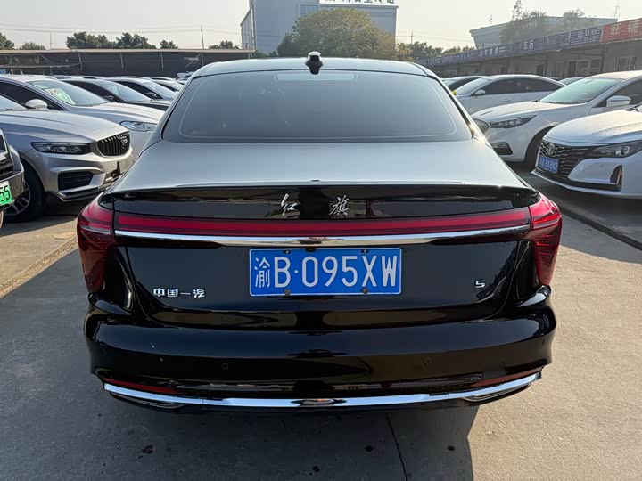 Фото 15 - Hongqi H5