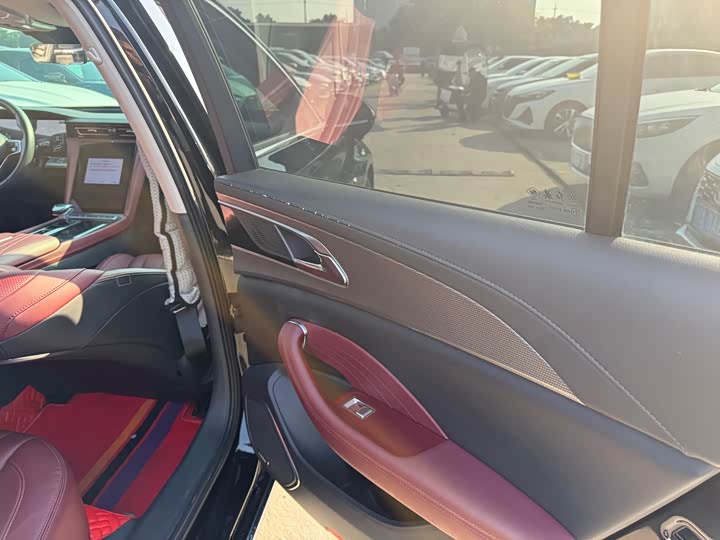 Фото 9 - Hongqi H5