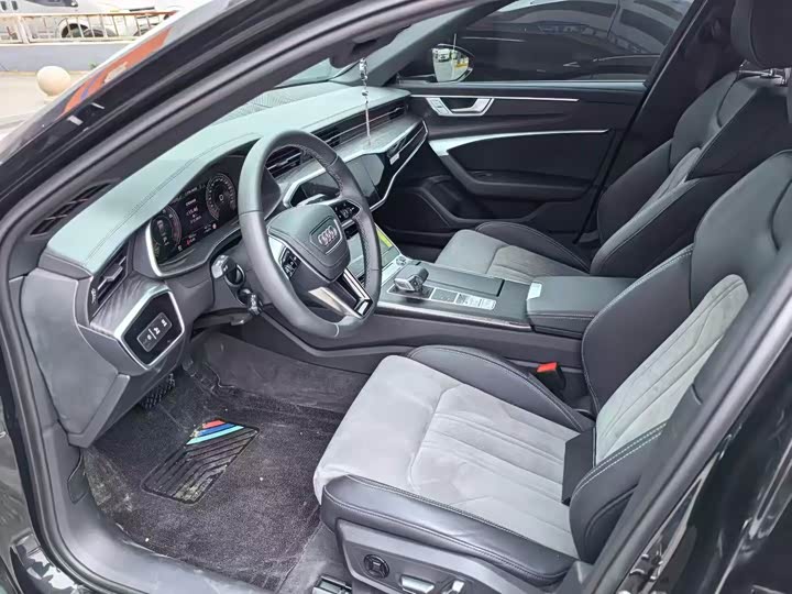 Фото 3 - Audi A6L